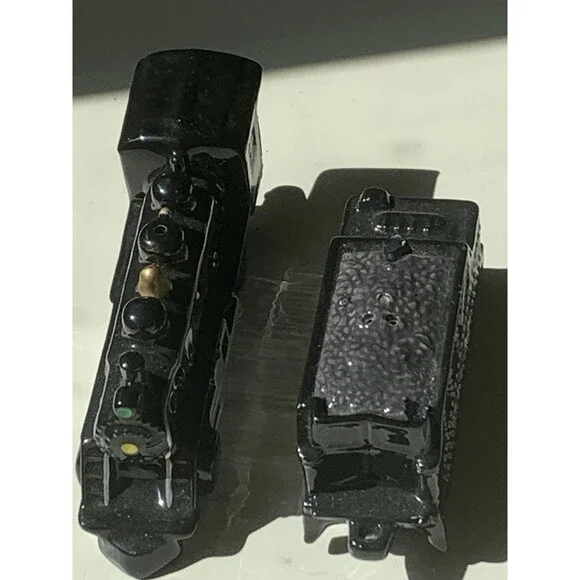 Enesco Corporation Lionel Trains Salt & Pepper Shaker Set - Picture 11 of 14